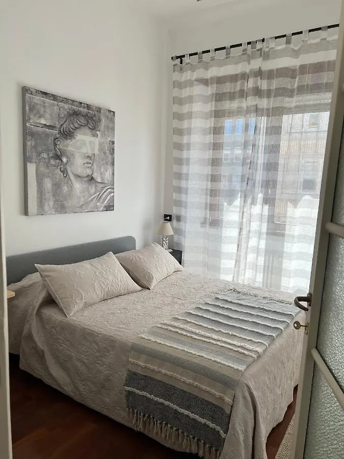 Rebecca'S Milano Collection: Repubblica Daire