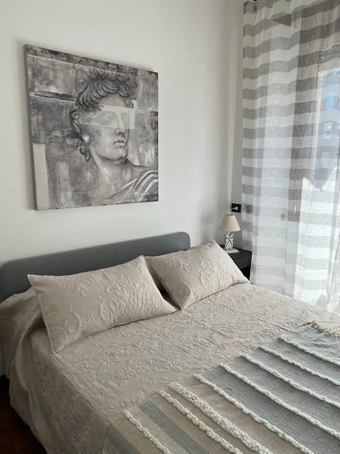 Rebecca'S Milano Collection: Repubblica Daire